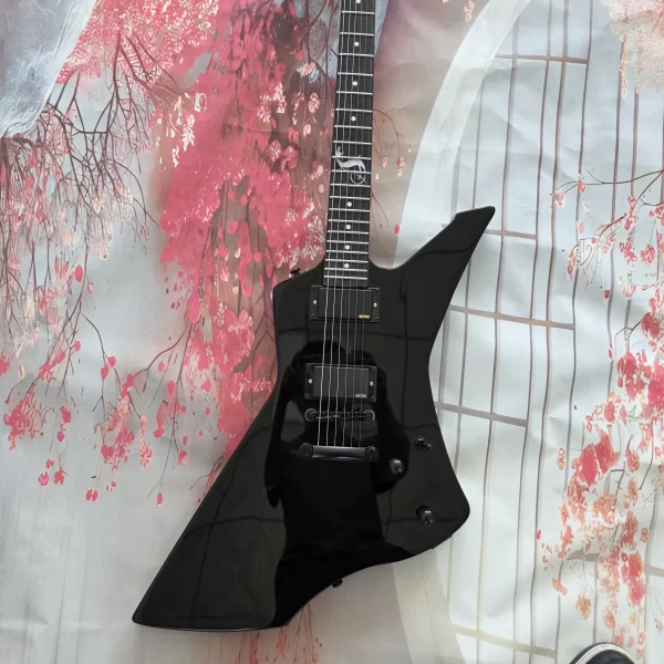 black 6 string electric guitar, mahogany body, rosewood fingerboard, 22 frets emg pickups, black accessories. new product on sal
