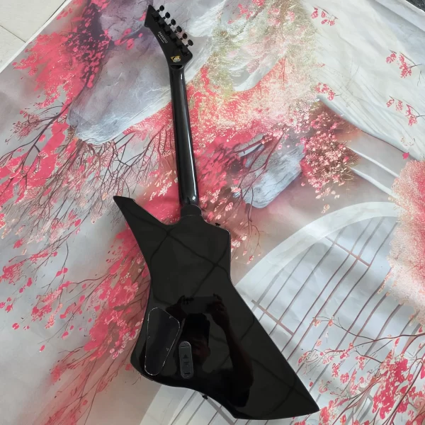 black 6 string electric guitar, mahogany body, rosewood fingerboard, 22 frets emg pickups, black accessories. new product on sal