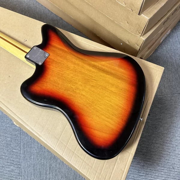 electric guitar with mahogany body and rosewood neck, high quality and free of charge for delivery.