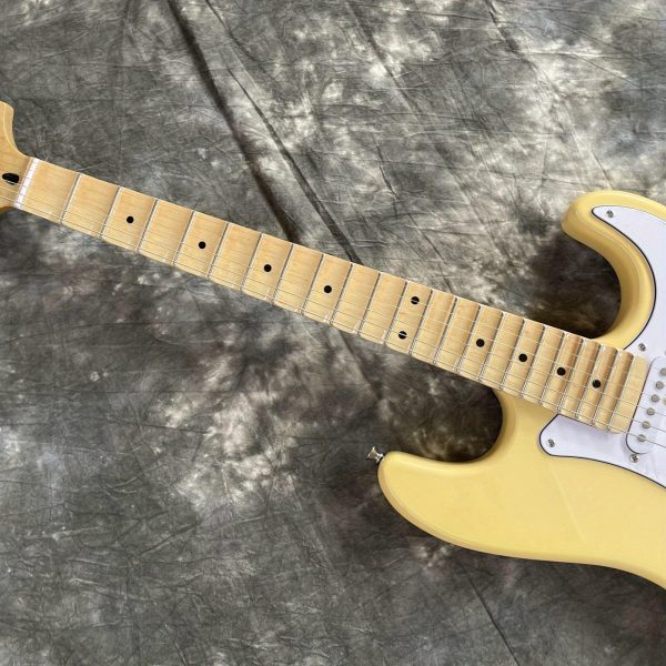 cream yellow 6 string solid basswood body electric guitar maple fretboard and neck st shape sss pickups chrome hardware